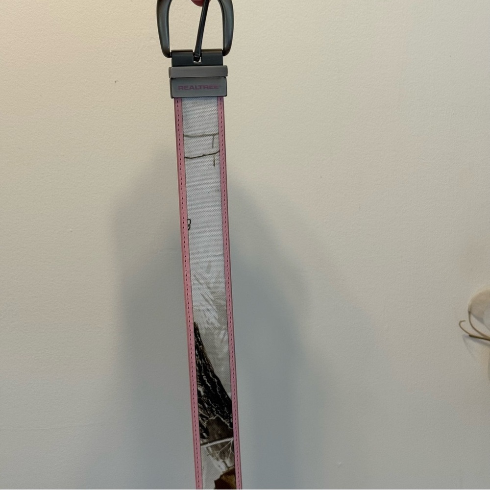 Realtree White Camo Belt with Pink trim and metal buckle size S/M country girl - Picture 6 of 9